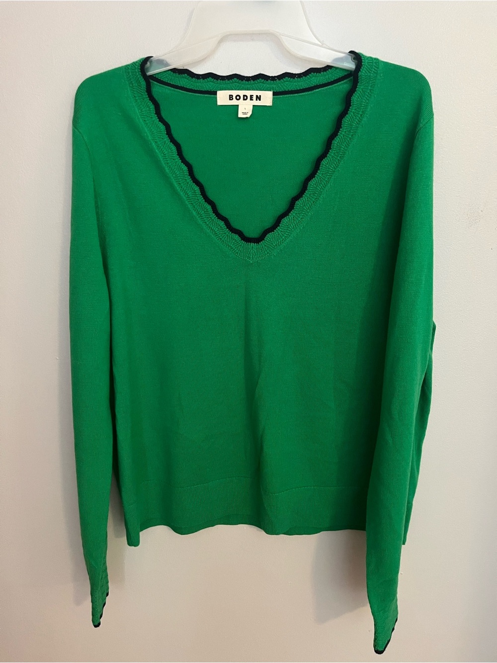 Boden Emerald Green V-Neck Sweater with Navy Scallop Trim